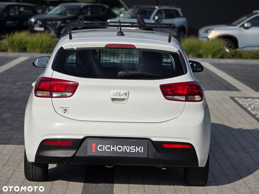 Kia Rio 1.2 L - 6