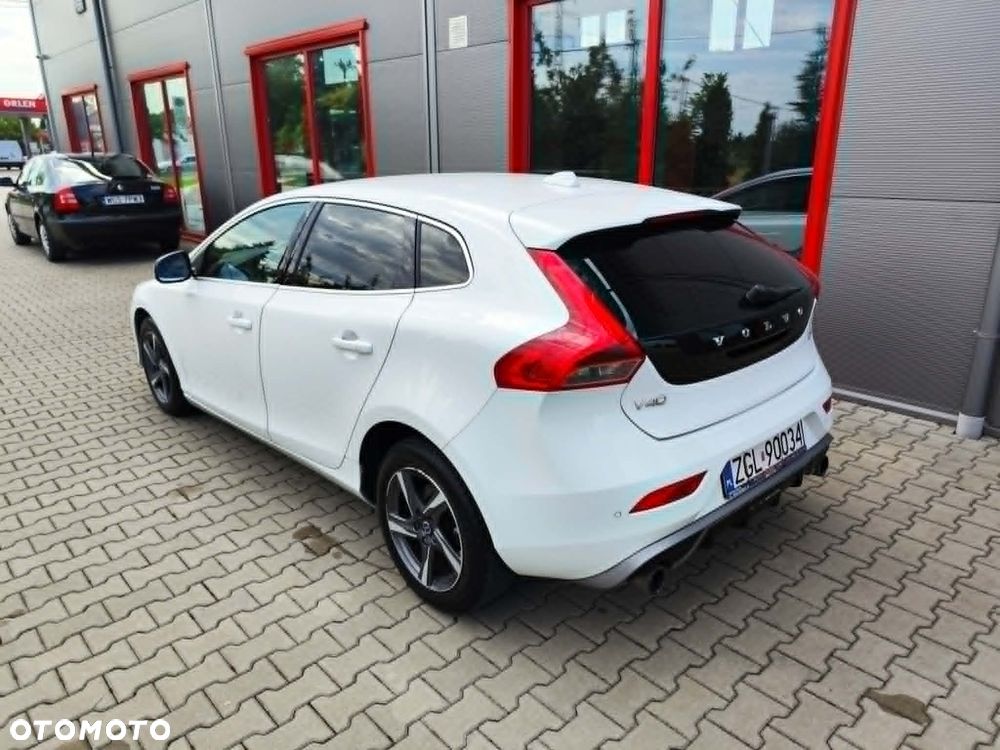 Volvo V40 D2 Drive-E R-Design Momentum - 9