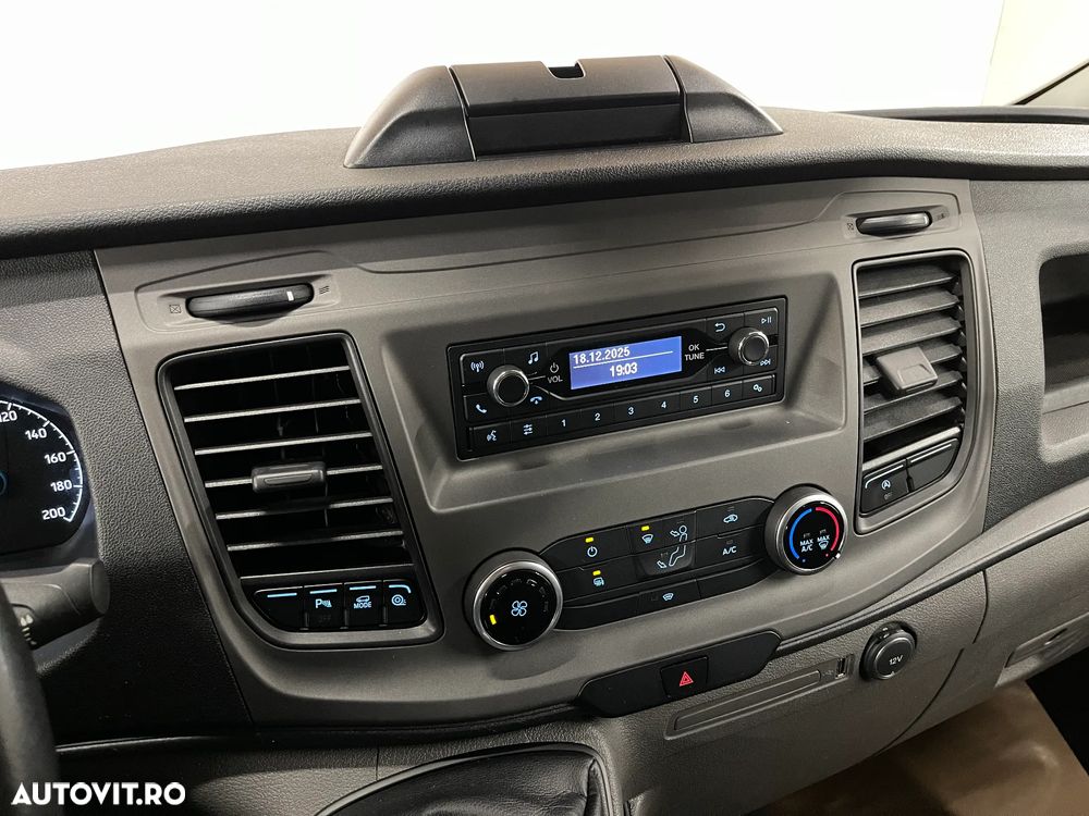 Ford Transit Custom - 11