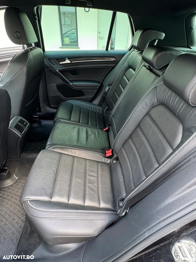 Volkswagen Golf - 8
