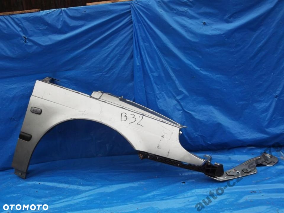 Saab 95 LIFT blotnik przedni przod prawy R B32 - 1
