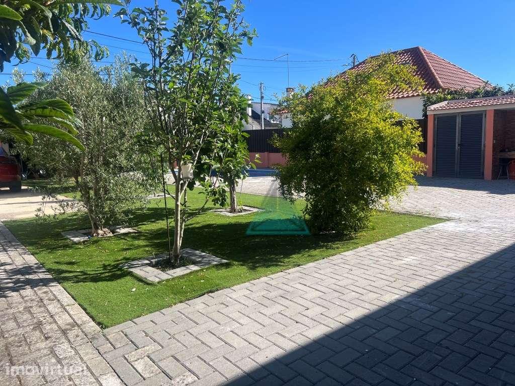 Moradia 3 pisos - T4+2 com Piscina e Dois Terrenos na Quinta do Conde - Grande imagem: 2/60