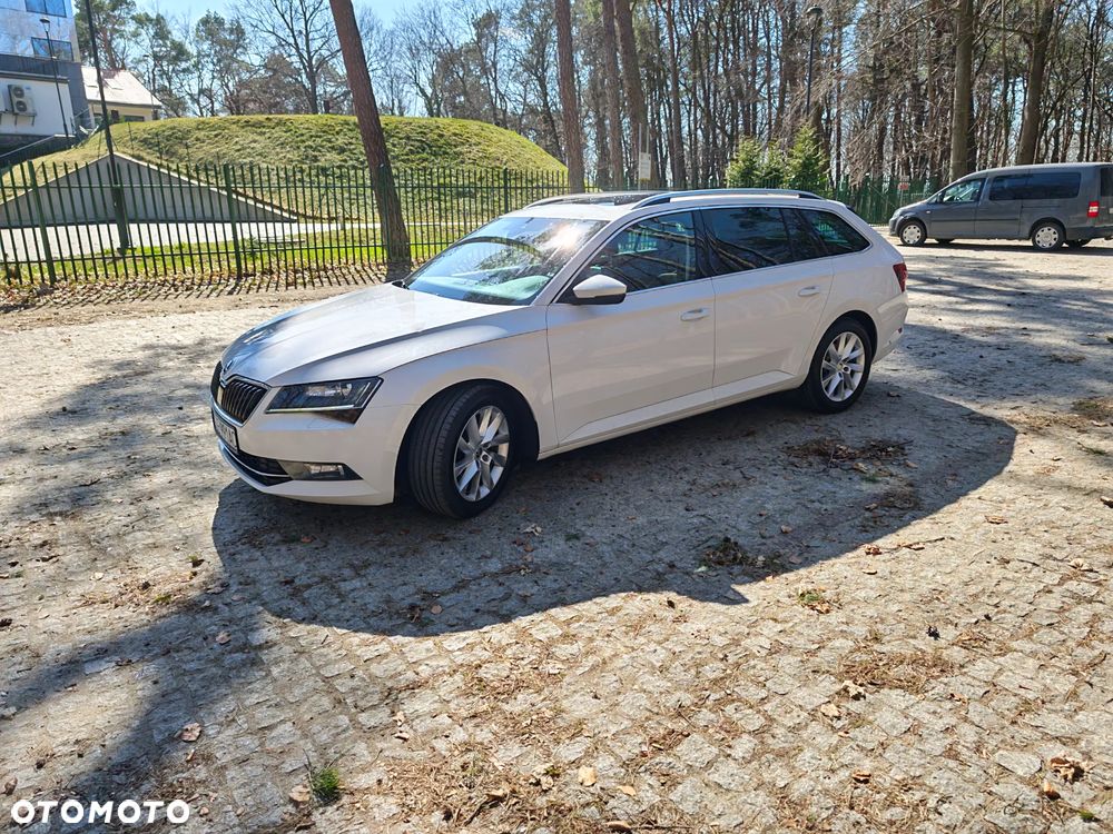 Skoda Superb 2.0 TDI Ambition DSG - 2