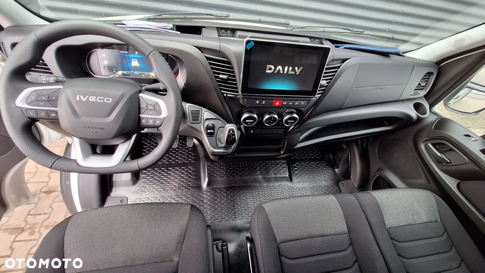 Iveco Daily 50C18HA8Z plandeka z windą 1000 kg - 10