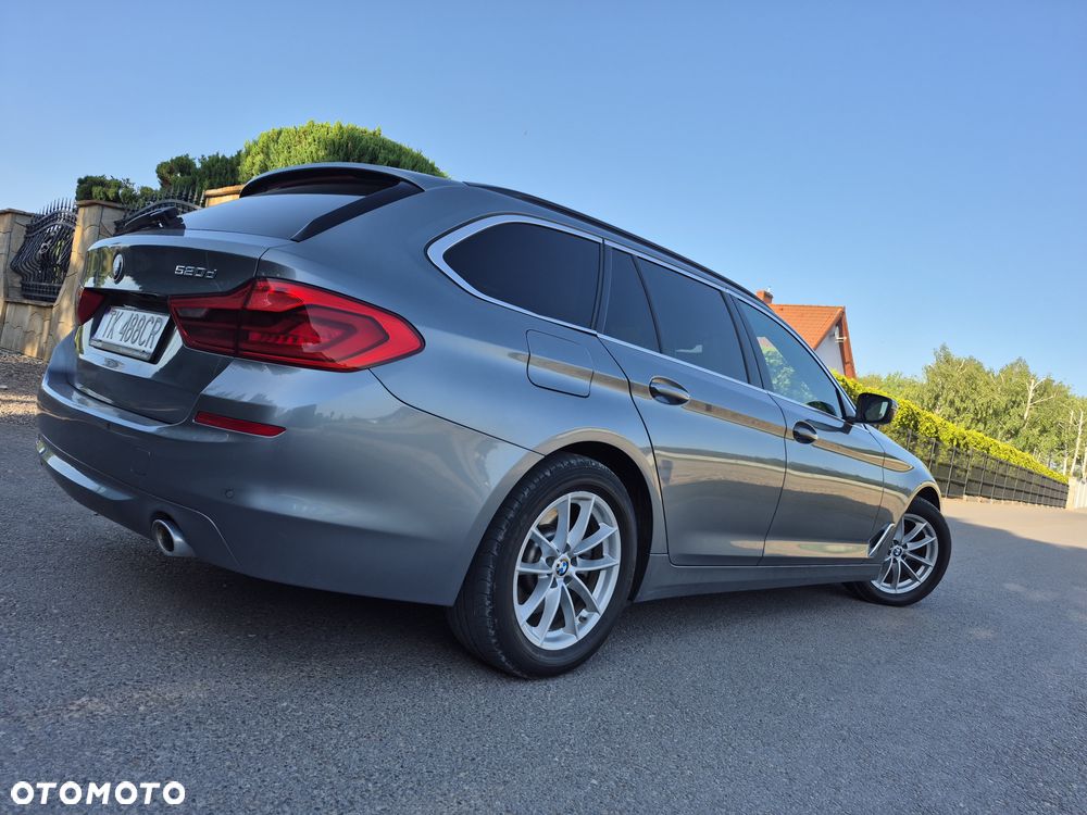 BMW Seria 5 520d Sport - 6
