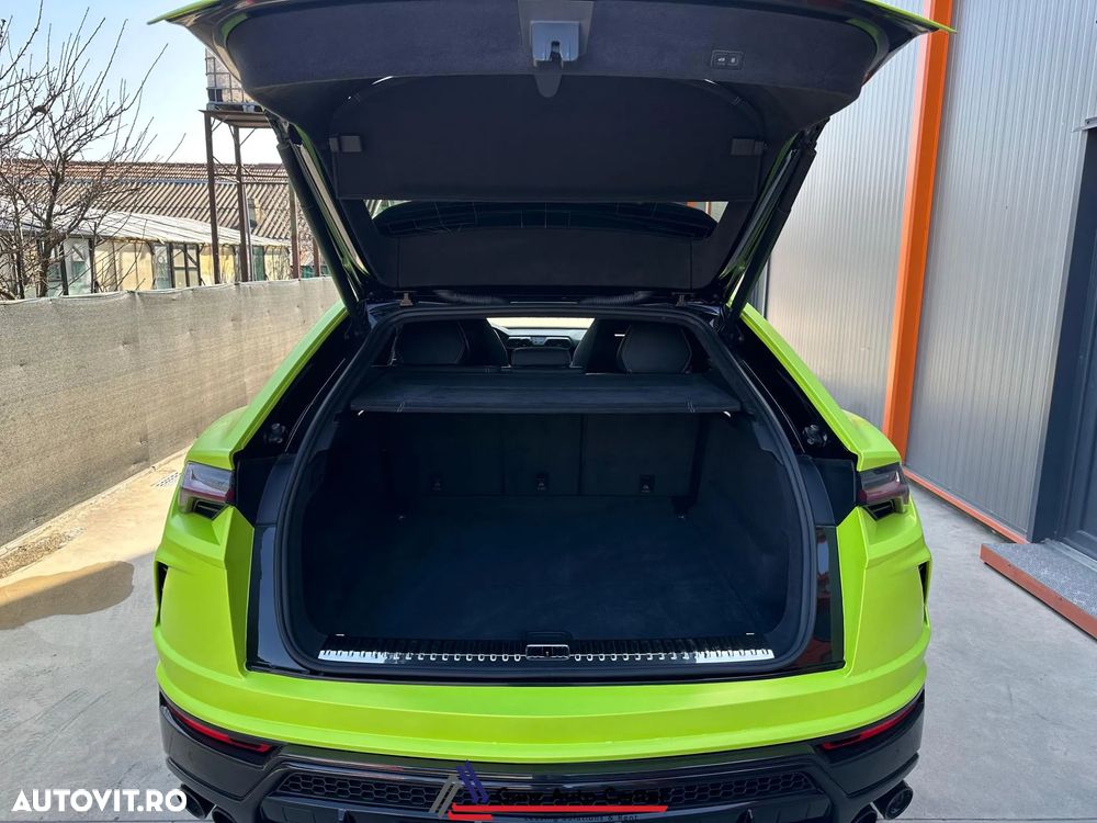 Lamborghini URUS Standard - 32