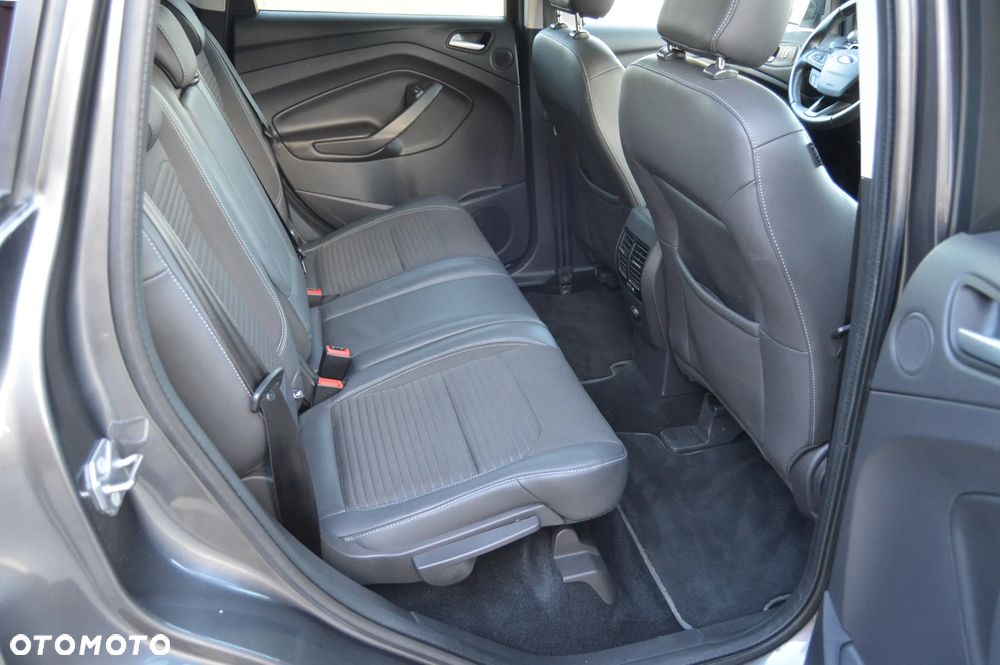 Ford Kuga 1.5 EcoBoost 2x4 Titanium - 32