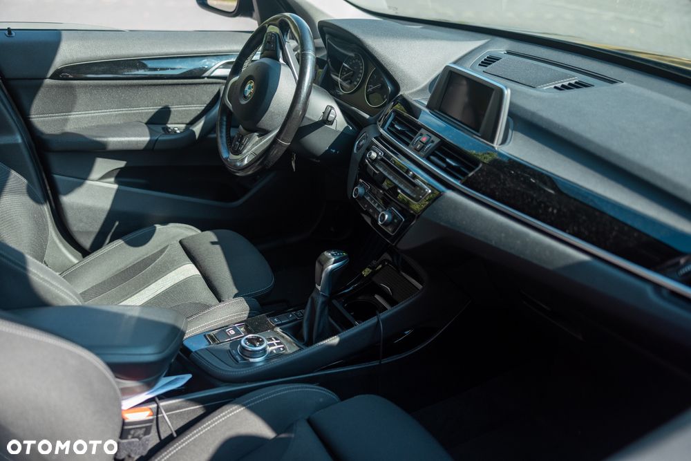 BMW X1 xDrive18d Sport Line - 11