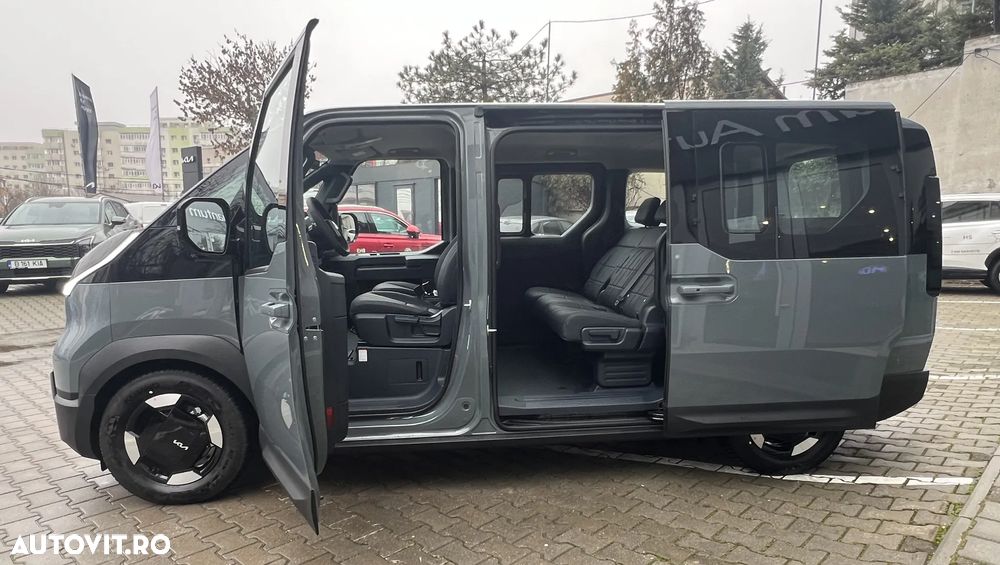 Kia PV5 Passenger - 9