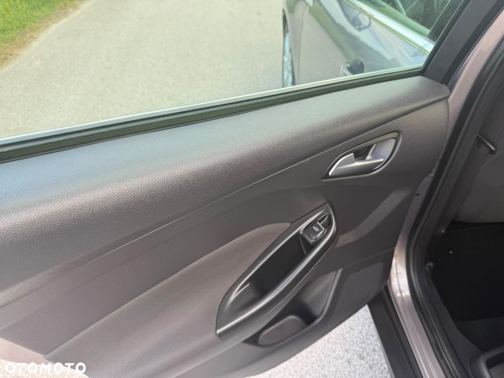 Ford Focus - 25