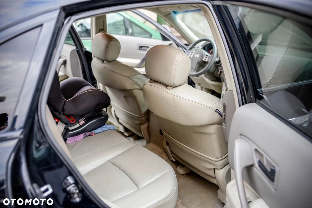Infiniti FX - 14
