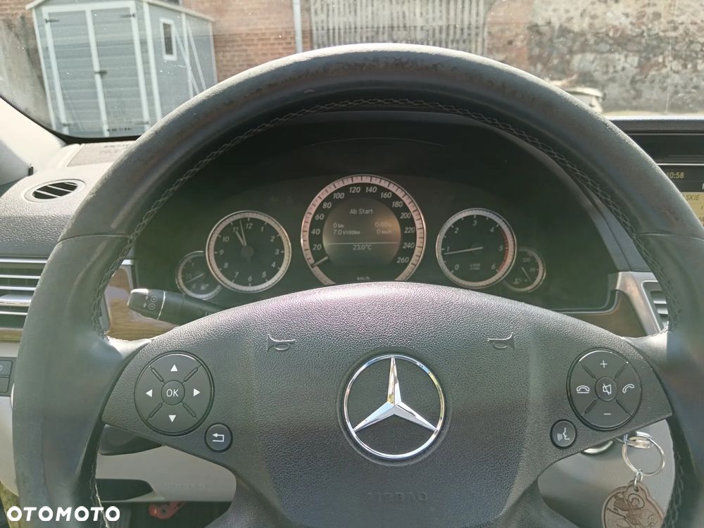 Mercedes-Benz Klasa E 220 CDI - 24