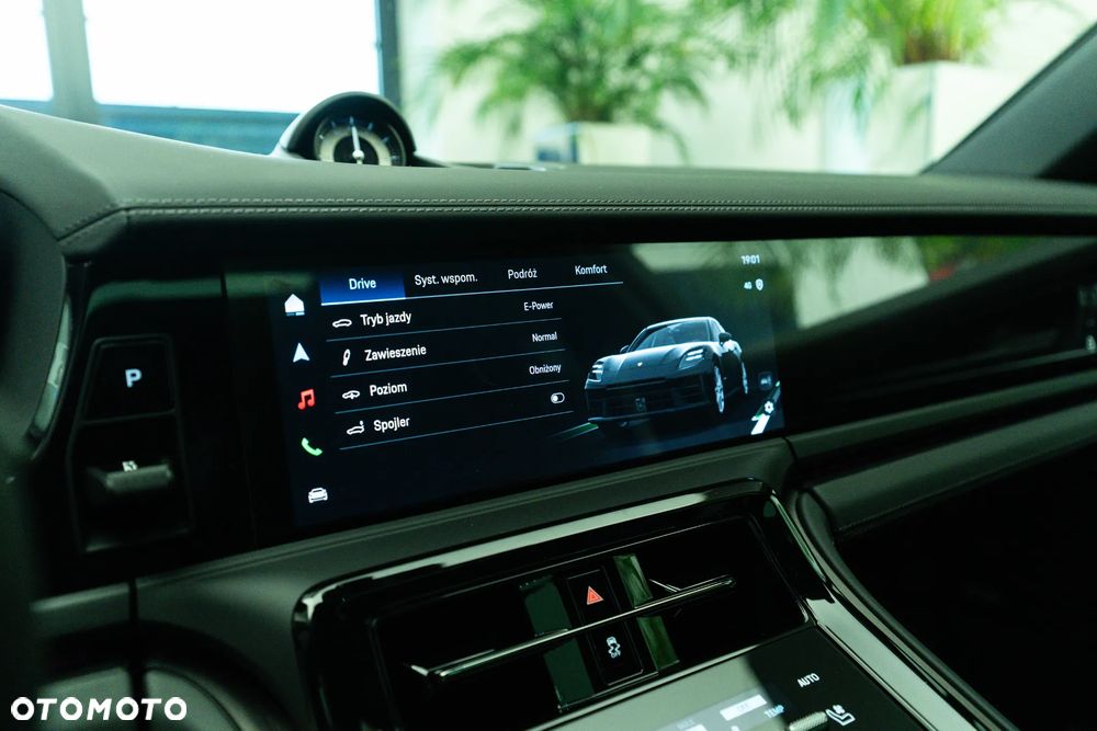 Porsche Panamera 4 E-Hybrid PHEV - 17