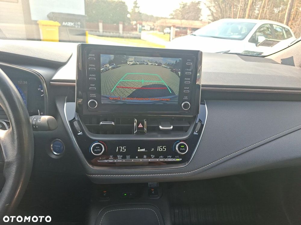 Toyota Corolla 2.0 Hybrid Trek - 17