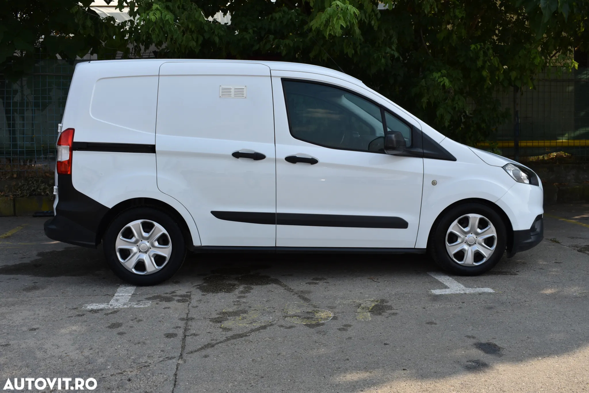 Ford Tranzit Courier - 19