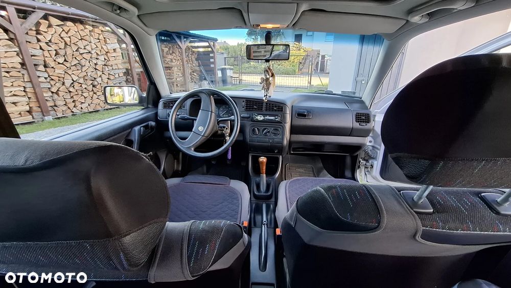 Volkswagen Golf 1.6 CL - 8
