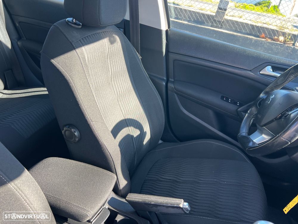 Peugeot 308 SW 1.2 PureTech Style - 33