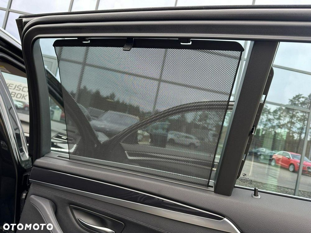 BMW Seria 5 525d xDrive - 15