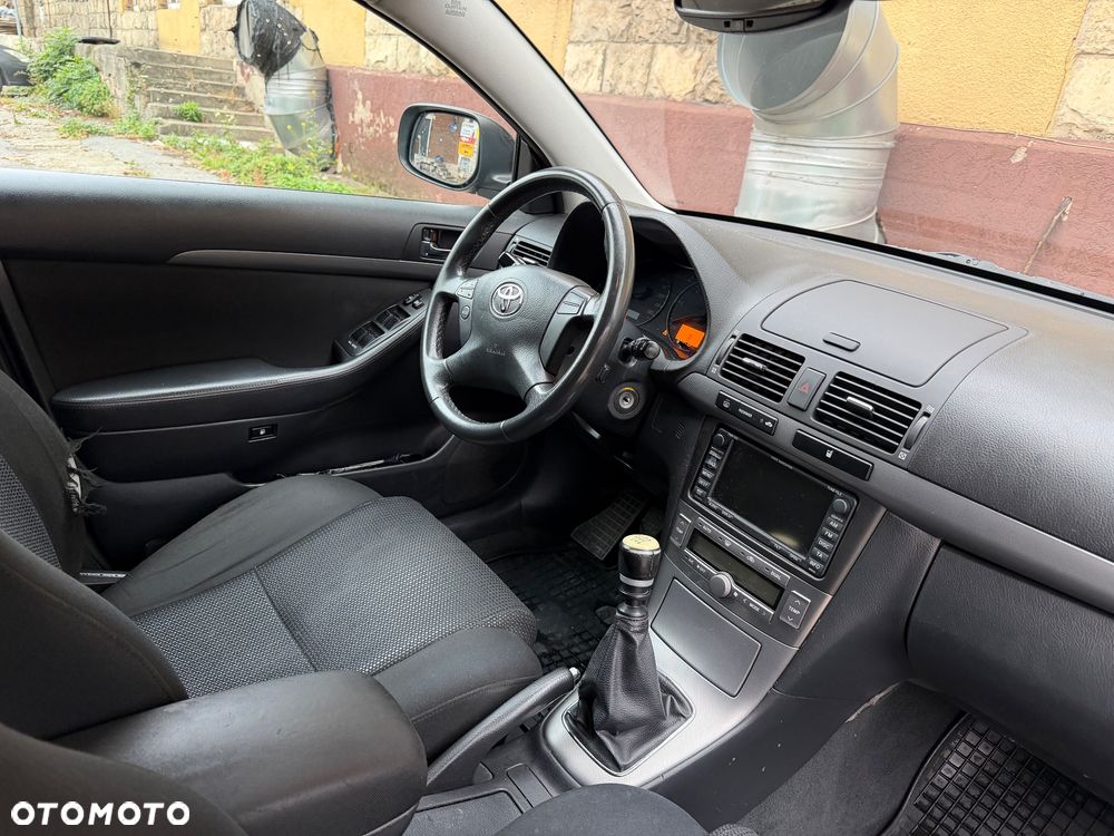 Toyota Avensis 2.0 D-4D Sol+NAVI - 19