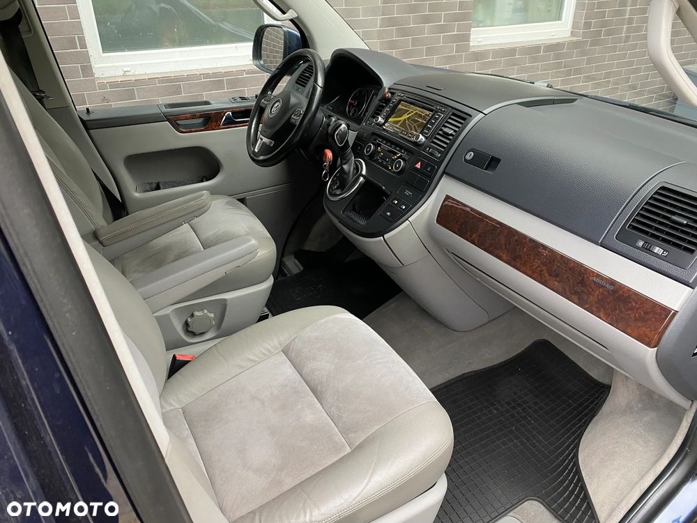 Volkswagen Multivan - 31