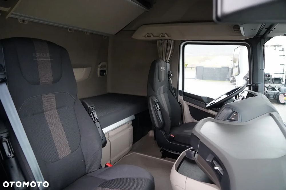 DAF XG 530 / RETARDER / CAŁY NA PODUSZKACH / KLIMA POSTOJOWA / - 34