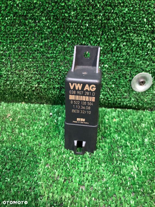 VW VOLKSWAGEN CADDY III 1.6 TDI 10-15 PRZEKAŹNIK ŚWIEC ŻAROWYCH 038907281D