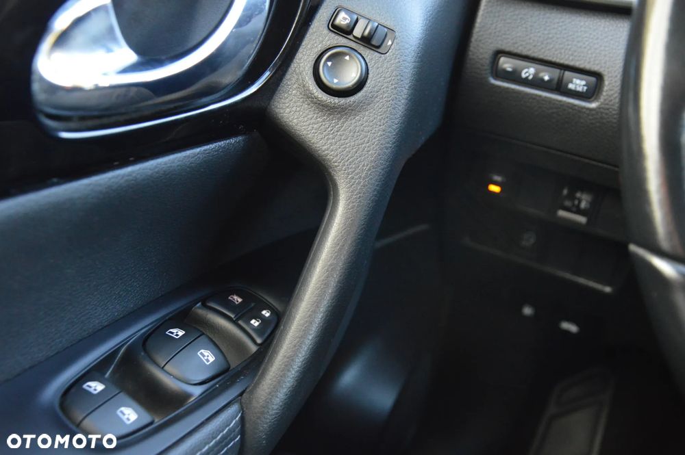Nissan Qashqai - 25