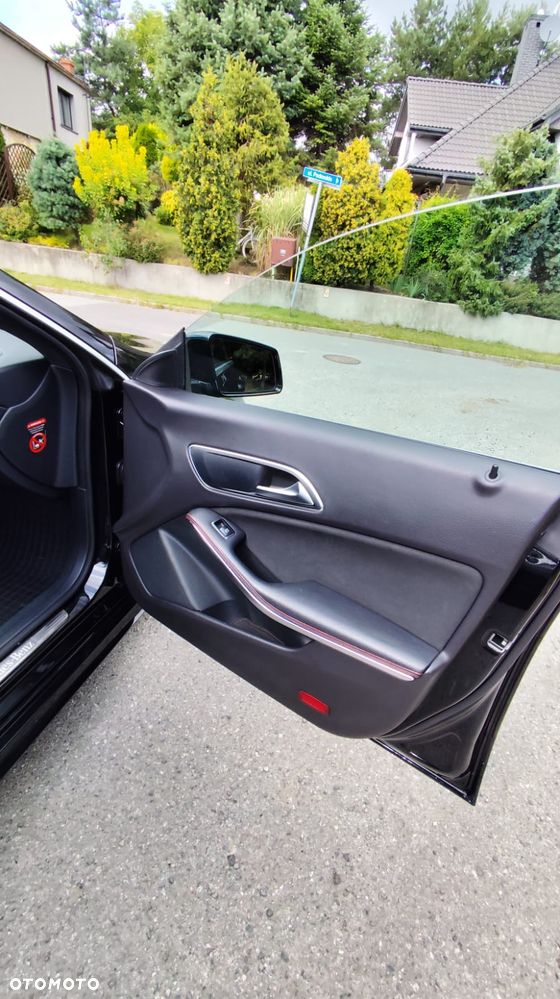 Mercedes-Benz CLA 180 AMG Line - 13