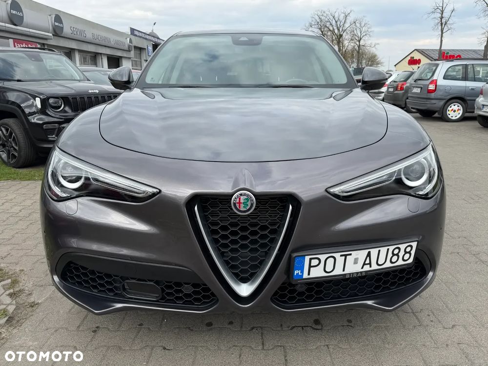 Alfa Romeo Stelvio - 2