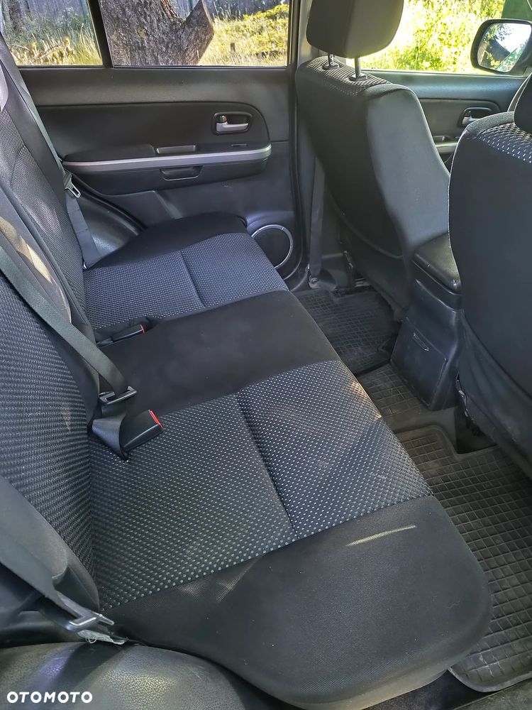 Suzuki Grand Vitara 2.0 - 7