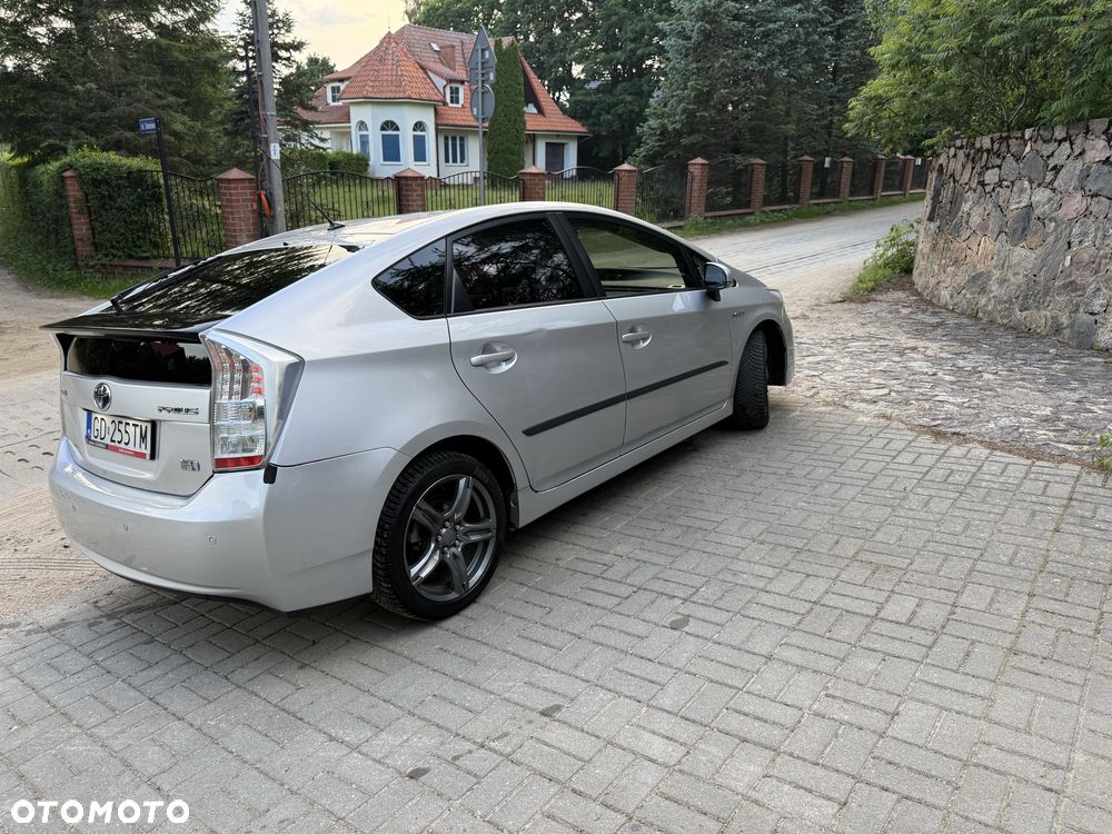 Toyota Prius - 4