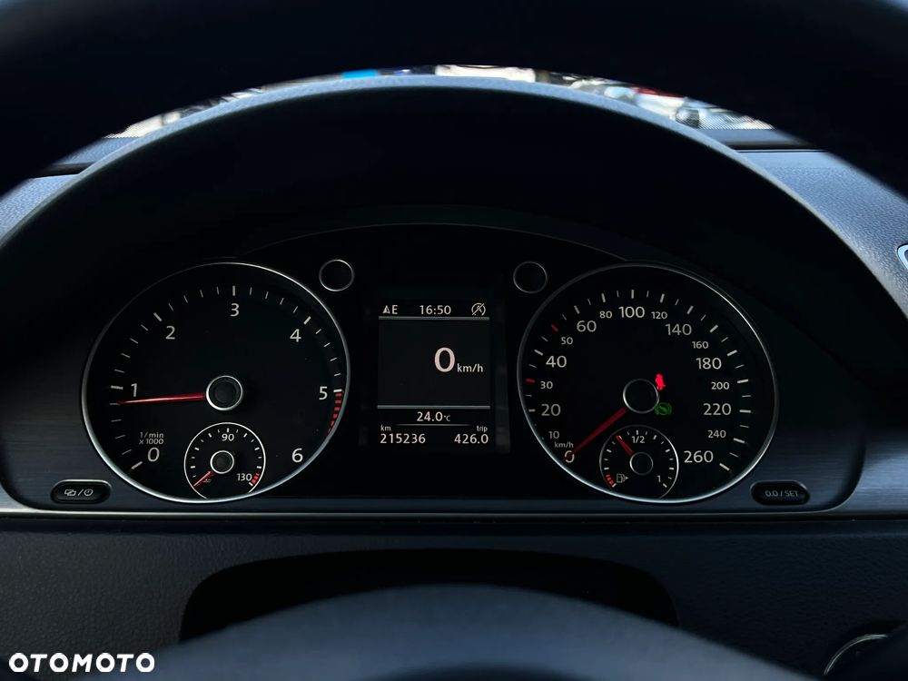 Volkswagen Passat - 15