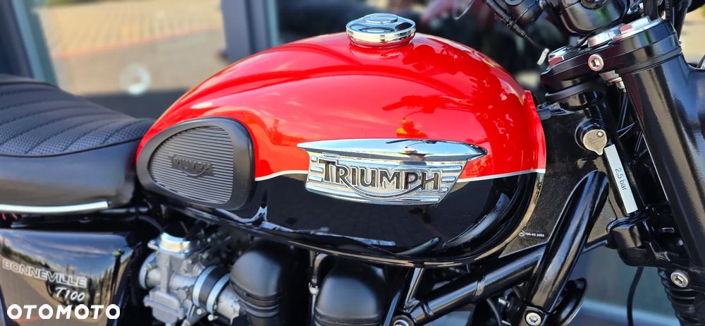 Triumph Bonneville - 9