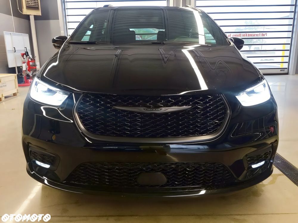 Chrysler Pacifica - 2