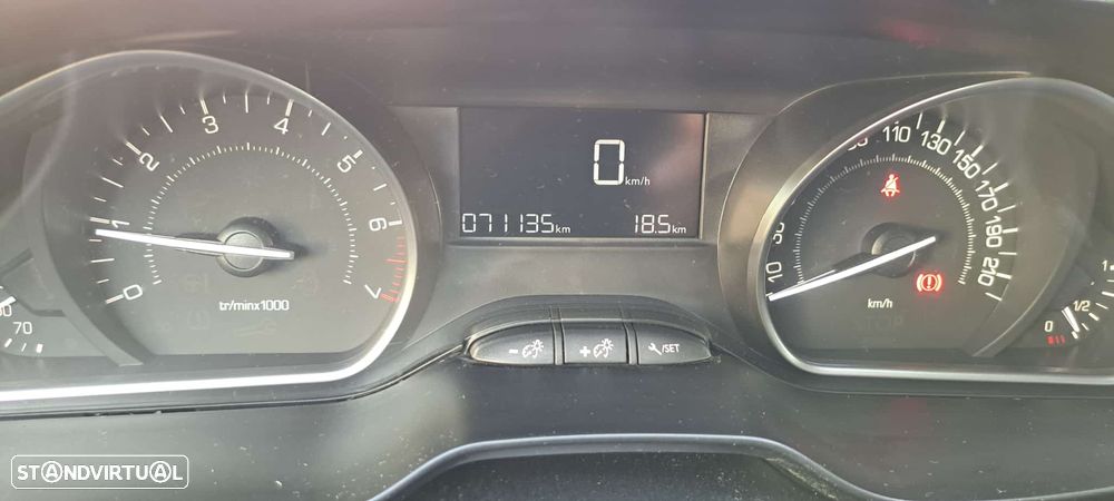 Peugeot 208 1.2 PureTech Signature - 14