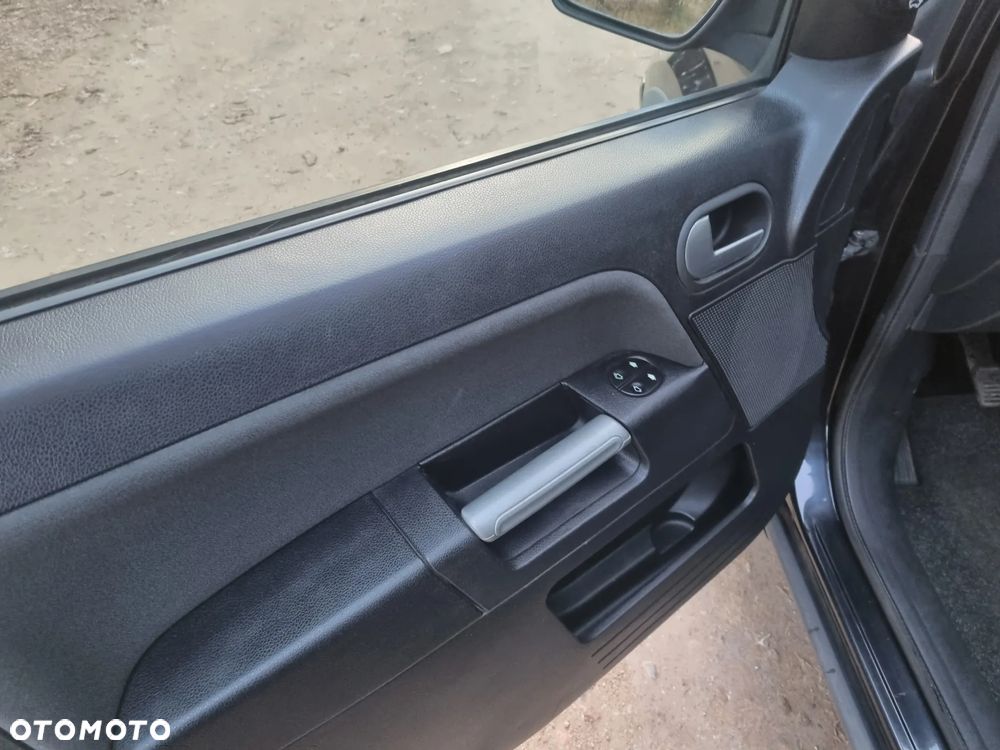 Ford Fusion 1.6 + - 18