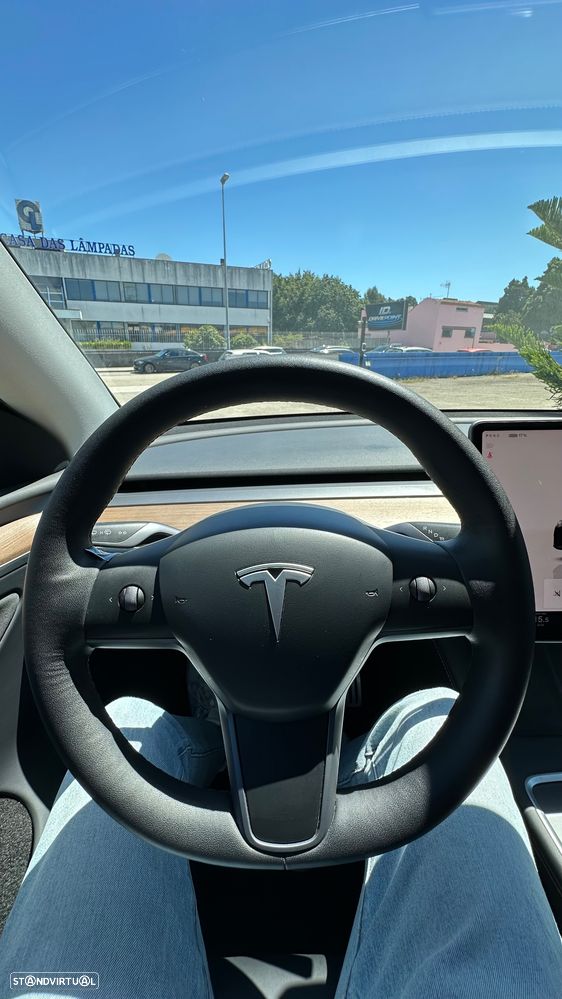 Tesla Model Y Performance Dual Motor AWD - 32