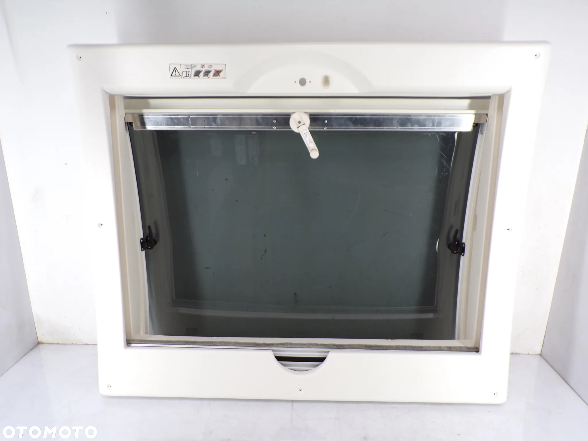 Okno dachowe kamper Chausson Dometic SkyView dach panorama - 9