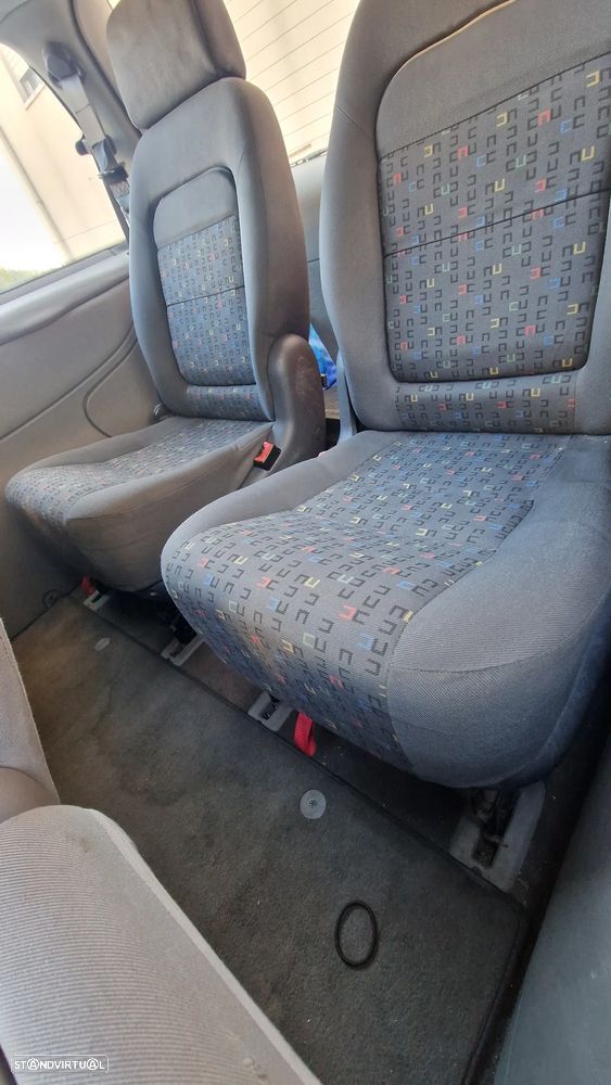 Ford Galaxy 1.9 TDi GLX - 7