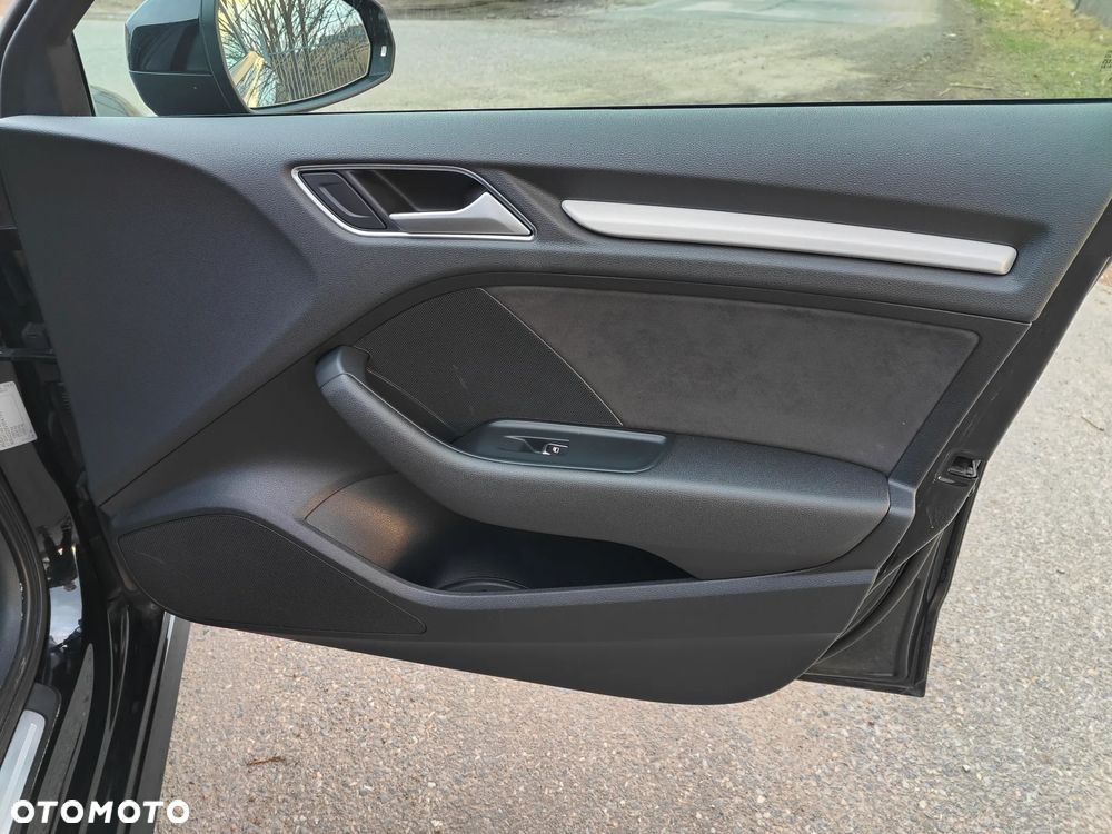 Audi A3 Sportback 2.0 TDI (clean diesel) quattro S tronic S line Sportpaket - 28