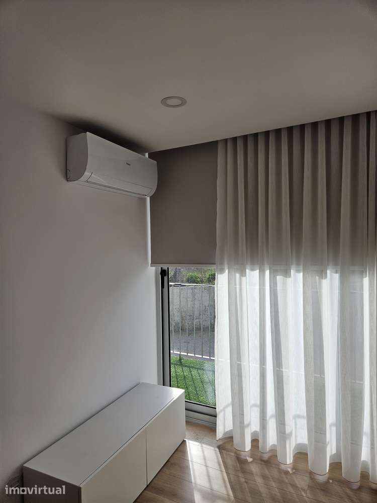 Apartamento T1 Novo com Varanda e Garagem - Grande imagem: 2/11