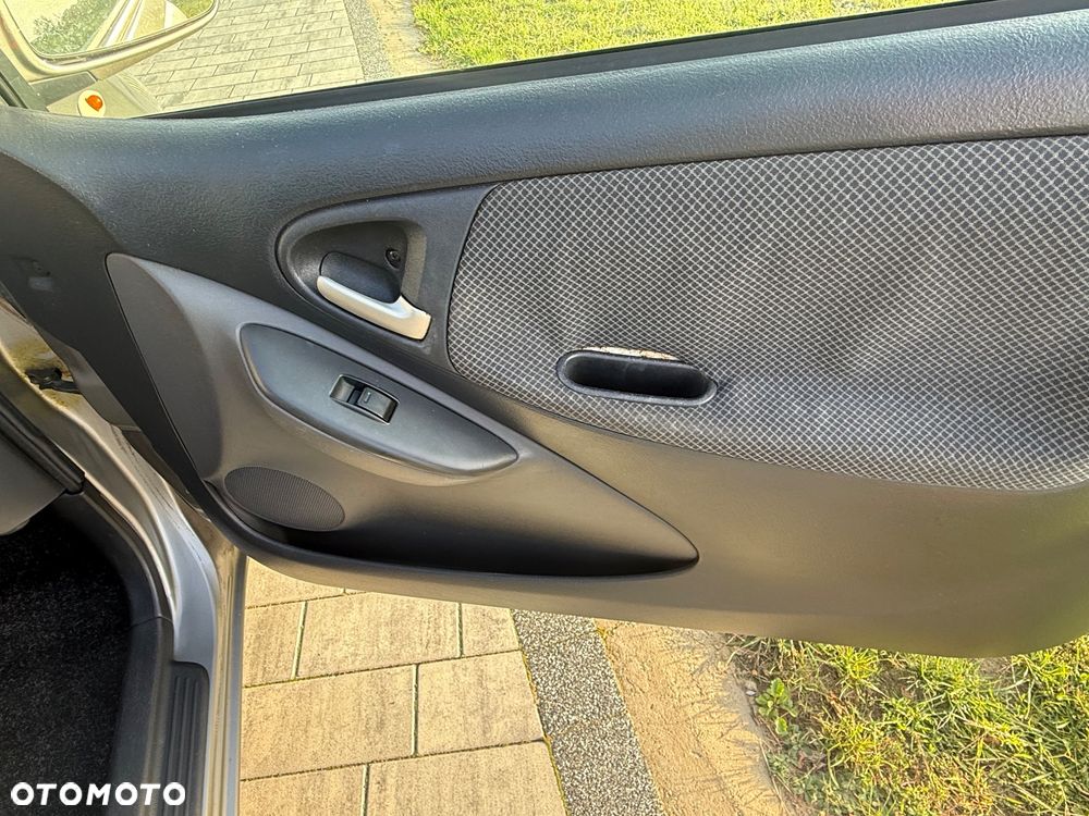 Toyota Yaris 1.0 Base - 11