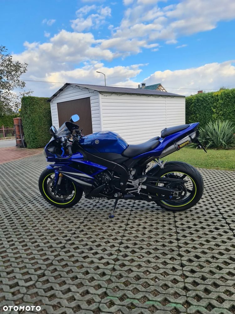 Yamaha R1 - 6