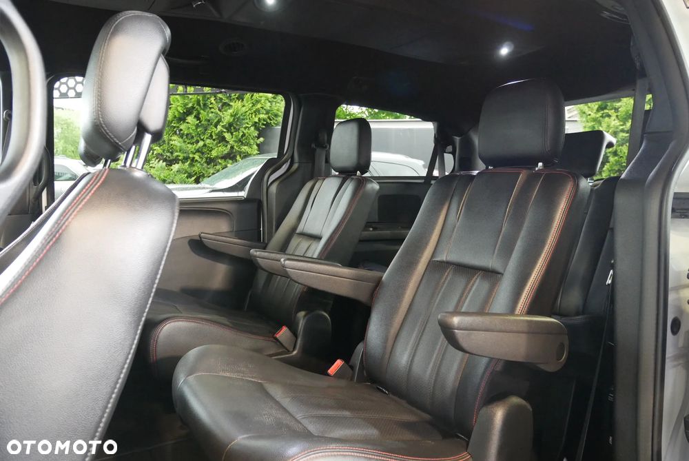 Dodge Grand Caravan - 10