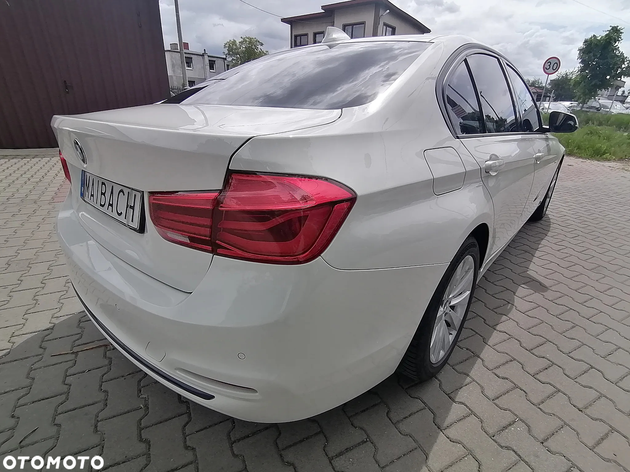 BMW Seria 3 320i Advantage sport - 9