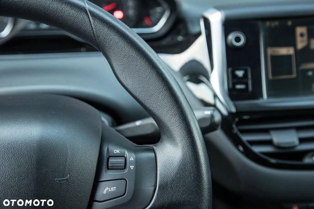 Peugeot 208 - 18
