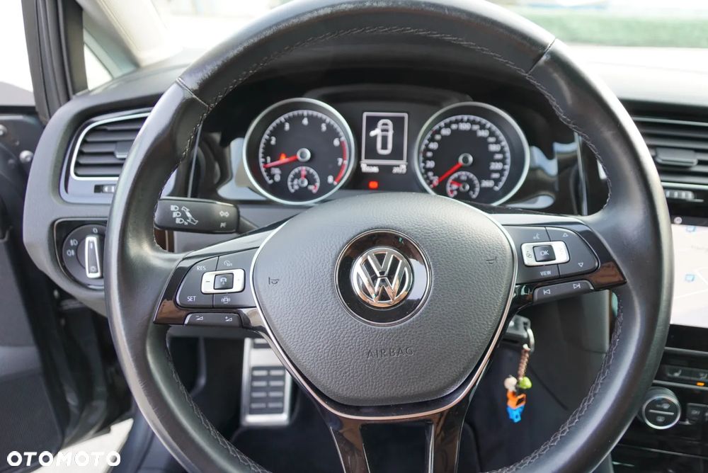 Volkswagen Golf - 38