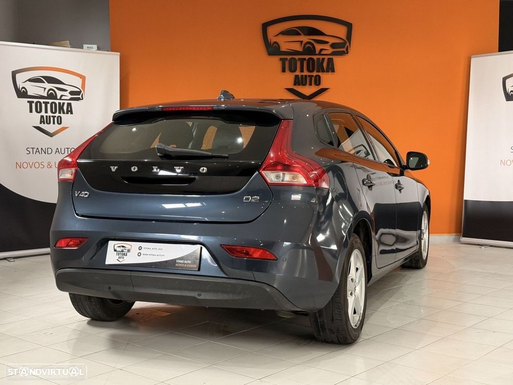 Volvo V40 2.0 D2 Momentum - 3