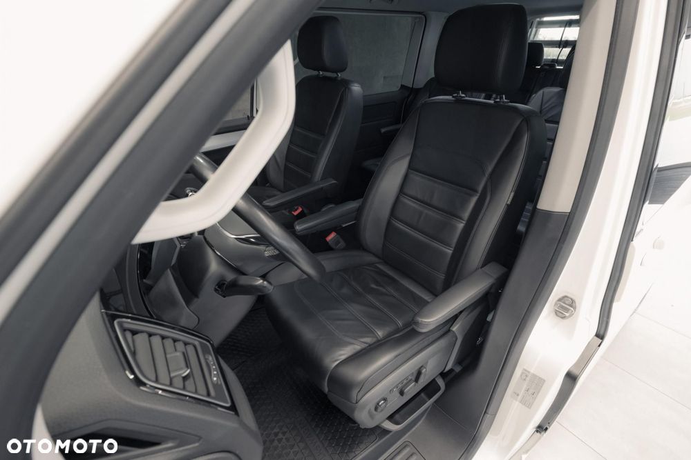 Volkswagen Multivan - 13