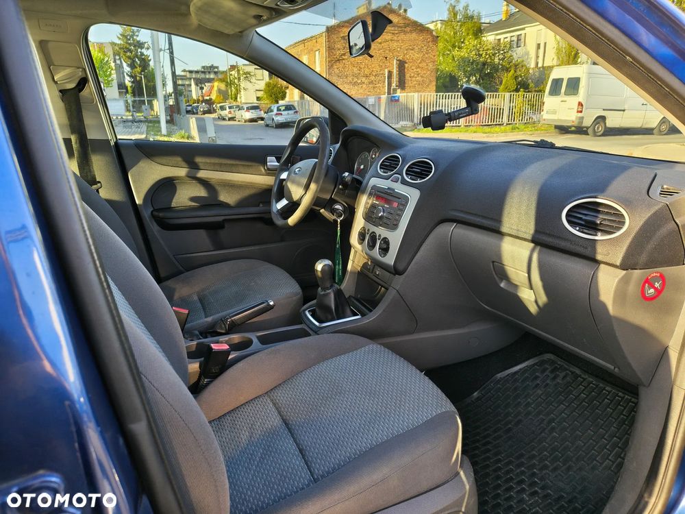 Ford Focus 1.6 Ambiente - 9